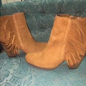 Beautiful VINCE CAMUTO Suede Fringe Ankle Boots